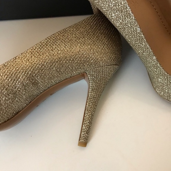 Coach Gold Size 8 NWT Addie Heels - Picture 3 of 5